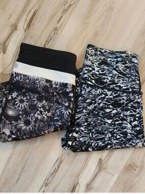 Lululemon Women's Bundle of 2 Leggings Black and White size 4